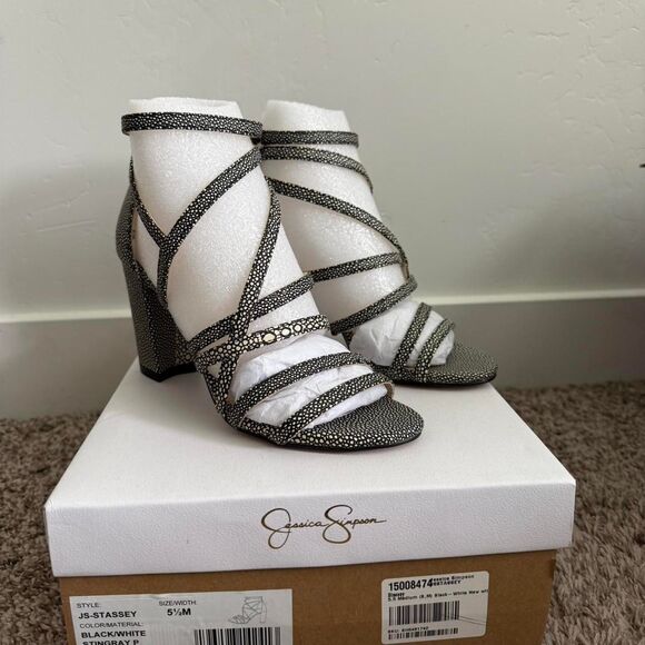 NIB Jessica Simpson Women's Stassey Strappy Block Heel Dress Sandals Size 5.5 - Picture 2 of 5